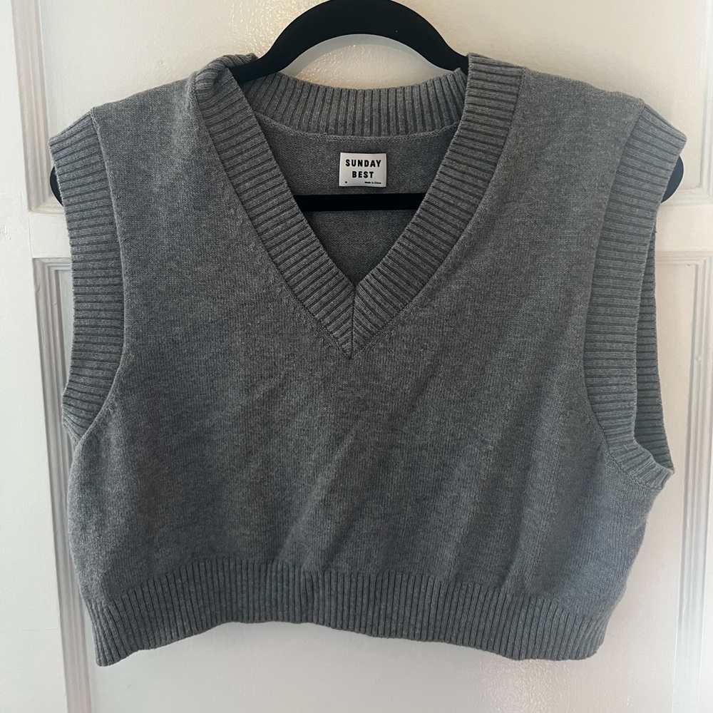 Aritzia Wilfred cropped knitted vest size Medium